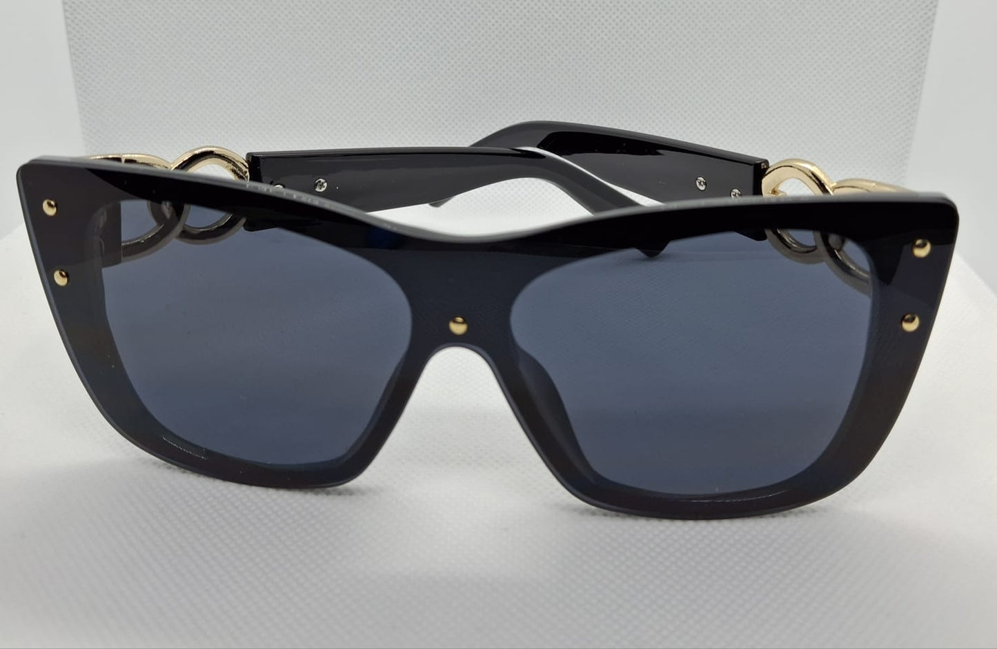 Black sun glasses Cat eye